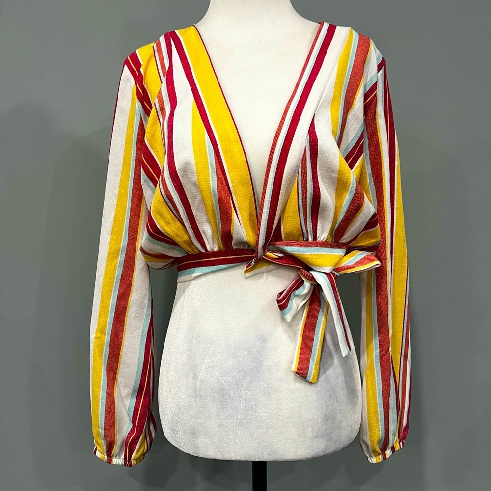La Dresscode Cropped Tie Up Top - Picture 3 of 12